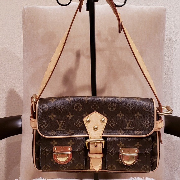 Louis Vuitton Handbags - 100% Auth Louis Vuitton Shoulder Bag